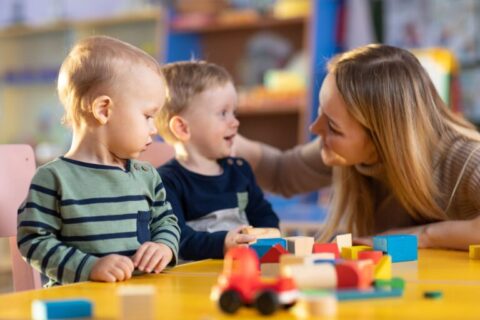 Zum Artikel "Freie Krippenplätze (0-3 Jahre) in FAU-Kitas: jetzt anmelden!"